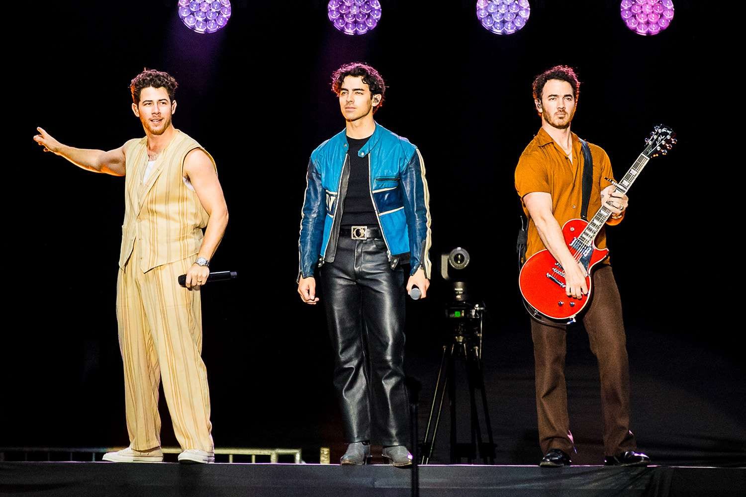 jonas brothers on stage