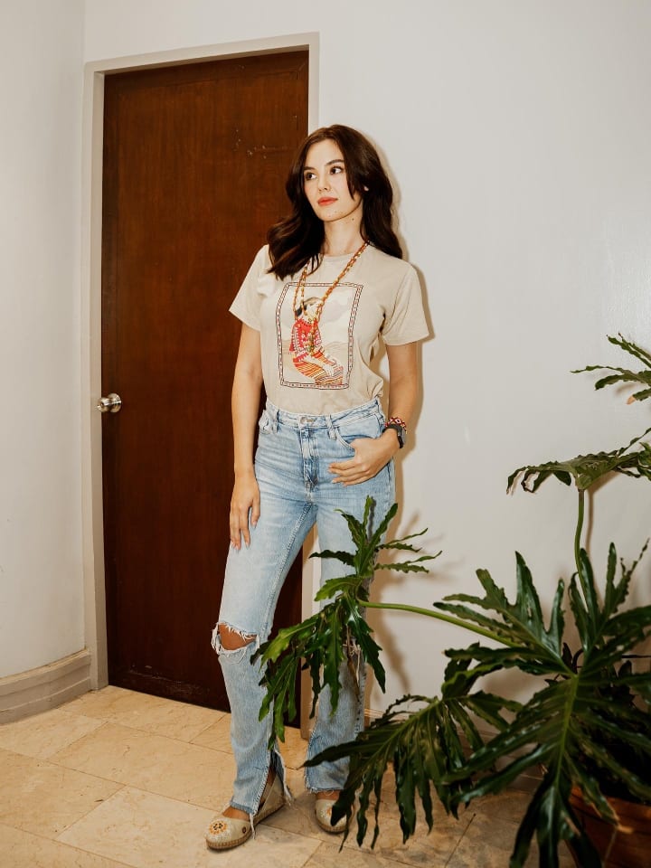 catriona gray in distressed jeans