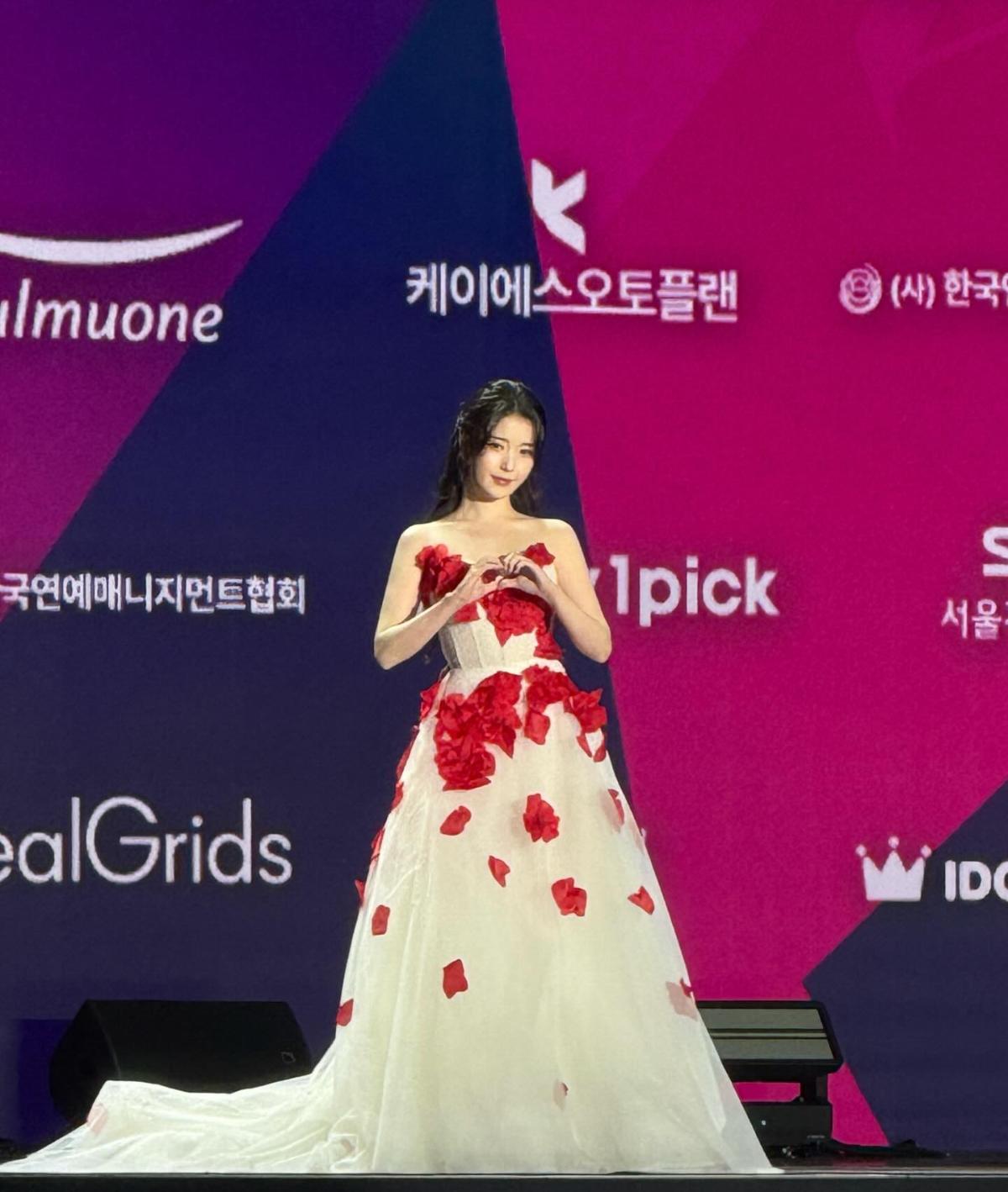 iu pink dress IU Lookbook : r/whatthefrockk