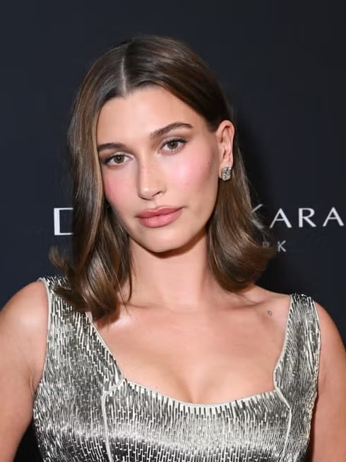 Hailey Bieber’s teddy bear brown hair